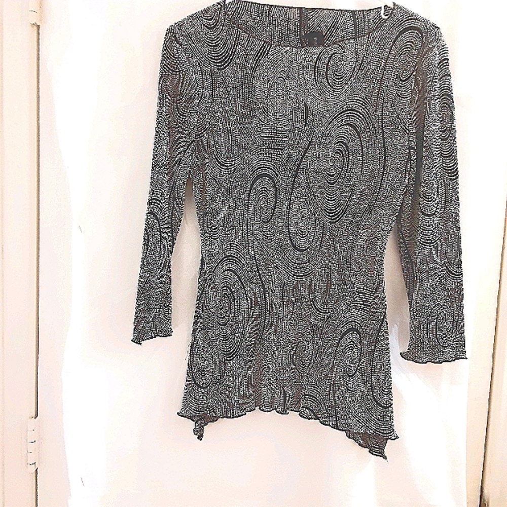 Connected Apparel Black and White Blouse